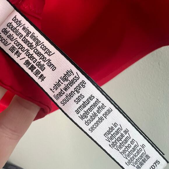 Victoria's Secret t-shirt lightly lined wireless red bra Size 34D - Picture 5 of 5